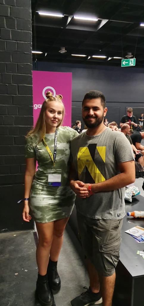 telefonzelle97's tweet photo. natürlich auch ein Bild mit Cindy 😂 https://t.co/z3FQdRdu0p
