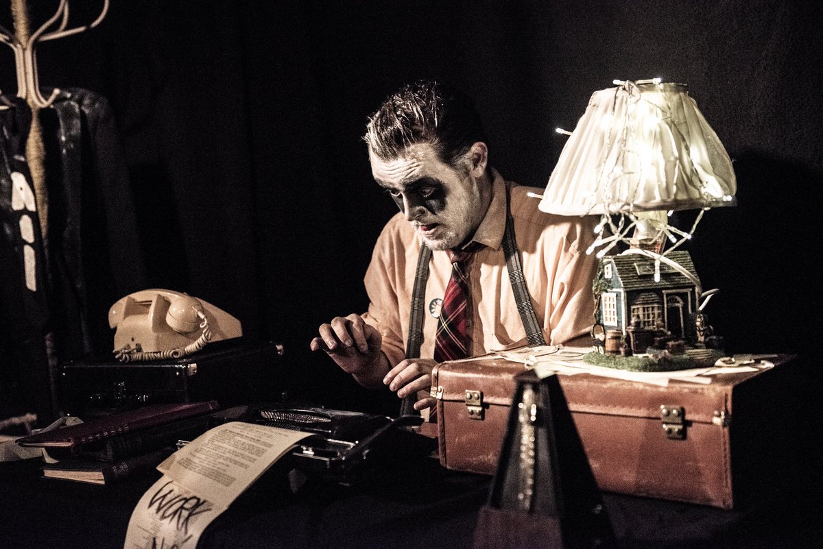 Awk's not had a #review for Awk's #edinburghfringe2019 run of #AllWorkNoPlay... Awk would really like one... It would make Awk feel like it exists...

Look how hard Awk's working and everything

#MakeYourFringe
bit.ly/AWNPEdin

Photo by @rahpetherbridge