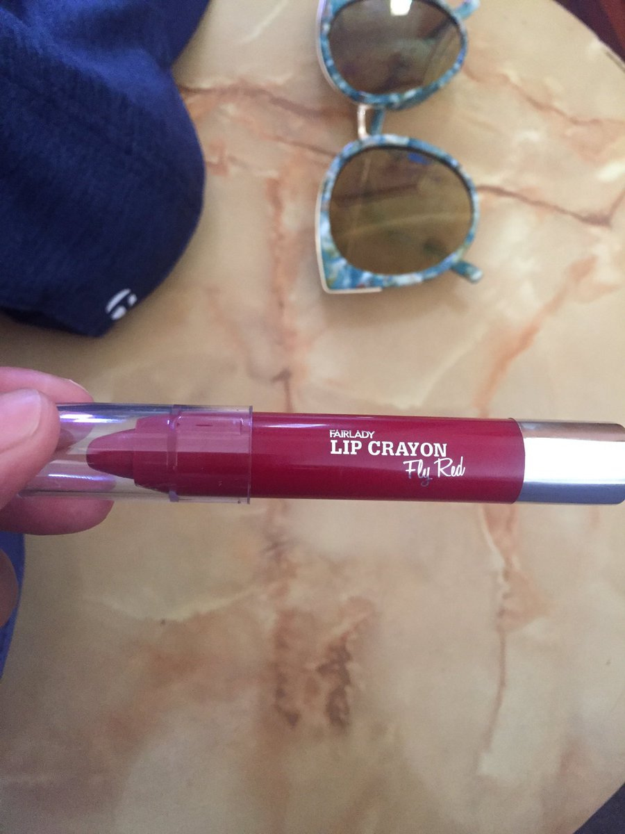 FelicityShiba's tweet photo. New favourite thing. It’s so good 😍 From my lovely @FairladyMag goody bag. 💃🏽❤️ 😘💋 #LipCrayon #flyred https://t.co/uIZUl3khO6