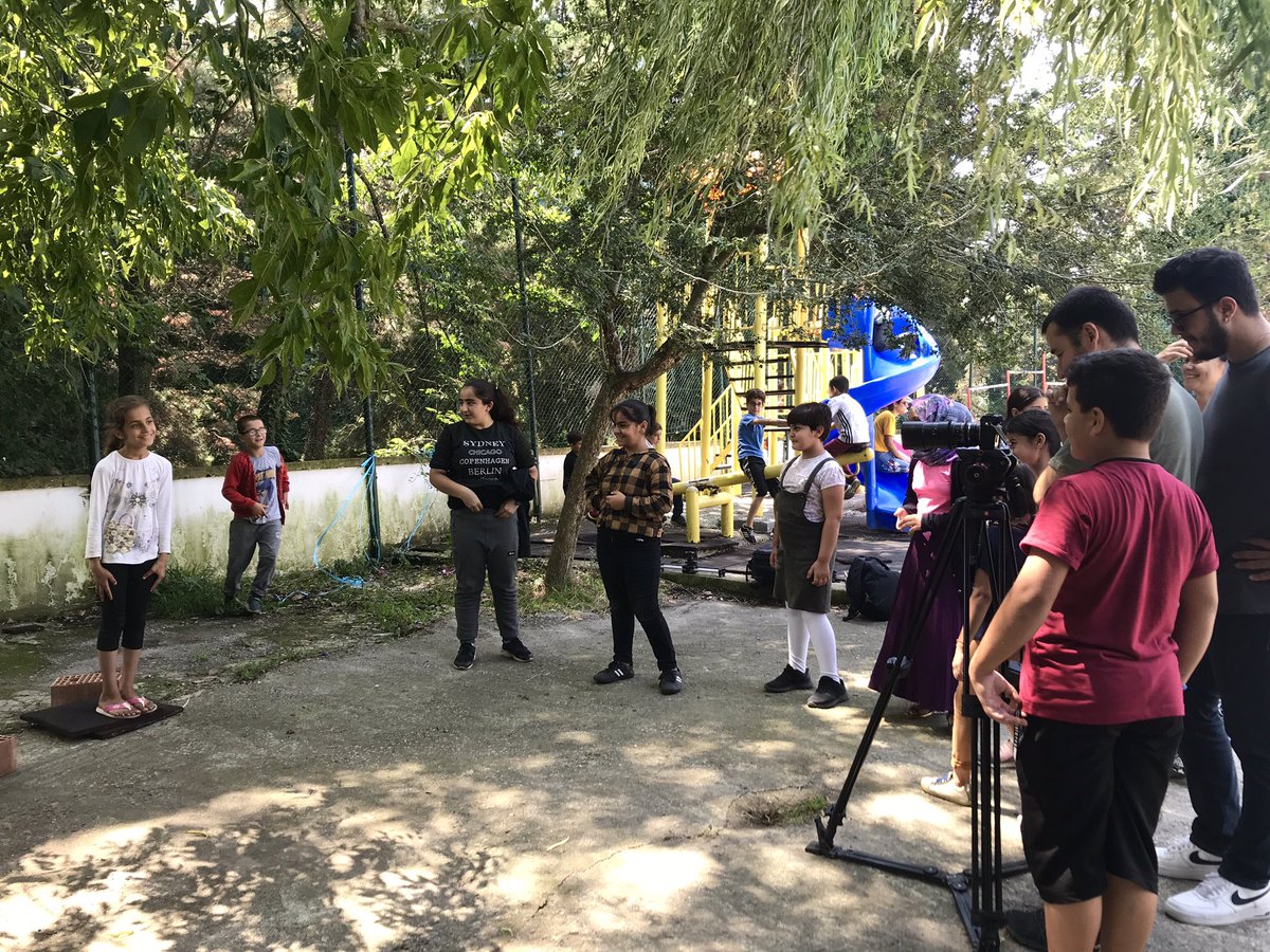 genchayatvakfi's tweet photo. #FındıkBahane yaz okulunda  çekim zamanı! 🎬📹 @451dereceiletisim

#Balsu #Nestle #çocuk #okul #eğitim #çocuki��çiolmasın #çocukişçiliğiilemücadele #çocukişçiliğinehayır  #çocukişçiliklemücadele #mevsimliktarım #hasat #tarım #hasatzamanı #gönüllülük #siviltoplum #düzce #akçakoca https://t.co/glgISFdieS