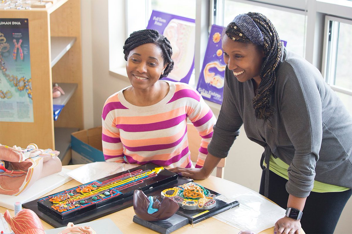 SUNY_OrangeCSS's tweet image. Last spring, @SUNYOrangeCTL came by and took some great captures of our students and tutors hard at work on both of our campus centers!  Get read @SUNY_Orange students, the fall semester is almost here!! #timemanagementgoals #sunyorangepride
