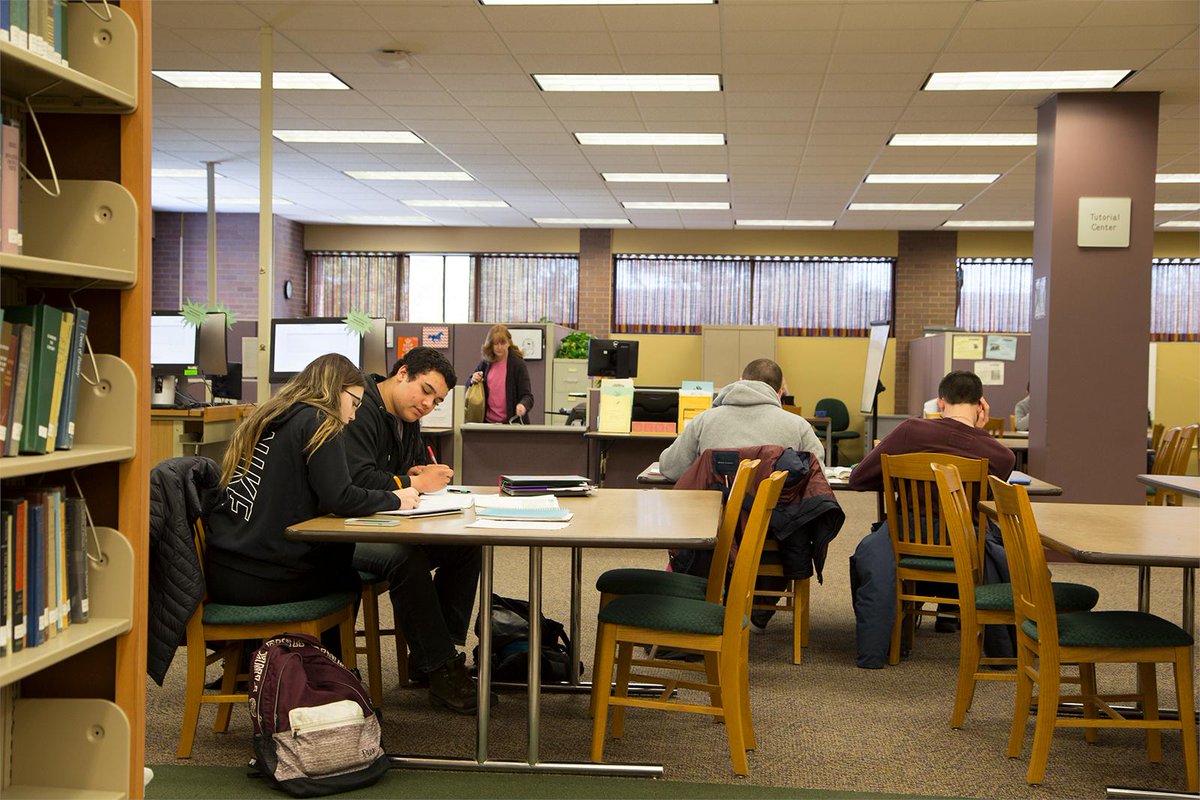 SUNY_OrangeCSS's tweet image. Last spring, @SUNYOrangeCTL came by and took some great captures of our students and tutors hard at work on both of our campus centers!  Get read @SUNY_Orange students, the fall semester is almost here!! #timemanagementgoals #sunyorangepride