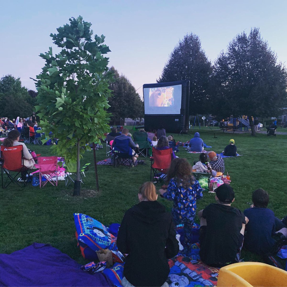 BrantCommunity's tweet photo. Last night wrapped up 2019 Movies in the Park!
Thank you to everyone that attended this summer, we hope you had a great time, and we would like to give a huge shout out to our sponsors: @BrantHealthUnit @EnergyPlusInc @AndreaCRealtor your support means so much to our communities! https://t.co/XOCjo4hBPo