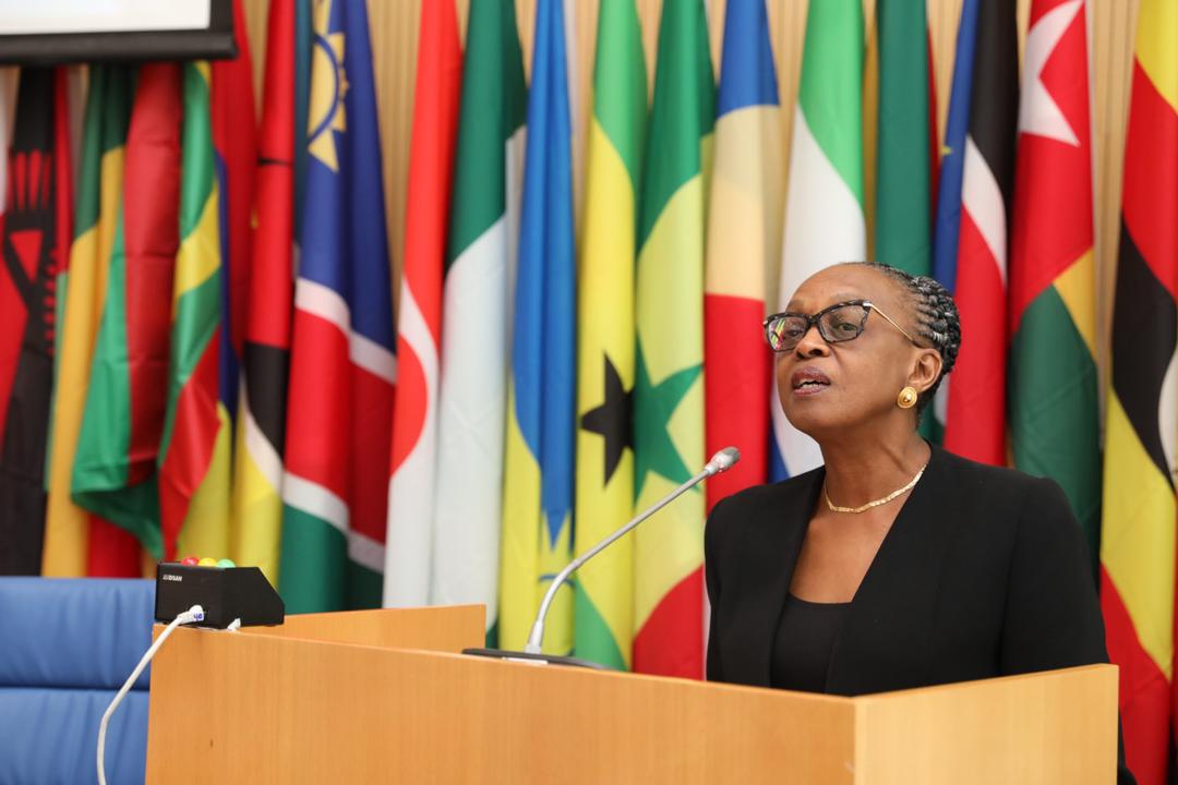 WHOAFRO's tweet photo. “During this week, we have gotten down to business &, together with the Ministers of Health, tackled some of Africa’s biggest health challenges.”
@MoetiTshidi calls out for continued:
1⃣commitment to #UHC.
2⃣preparedness for health emergencies.
- #RC69AFRO, closing ceremony🇨🇬. https://t.co/pWAeaAfmf9