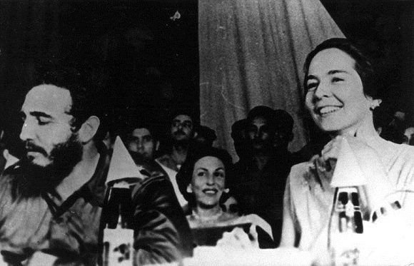 DiazCanelB's tweet photo. Felicitaciones a la mujer cubana en el cumpleaños 59 de la @FMC_Cuba. Madres de #Cuba, cubanas mambisas y rebeldes, protagonistas de la obra revolucionaria que les emancipó, mujeres que estremecen, continuadoras de Mariana, Ana, Celia y Vilma. #SomosCuba #SomosContinuidad https://t.co/uPDYlNuLmV