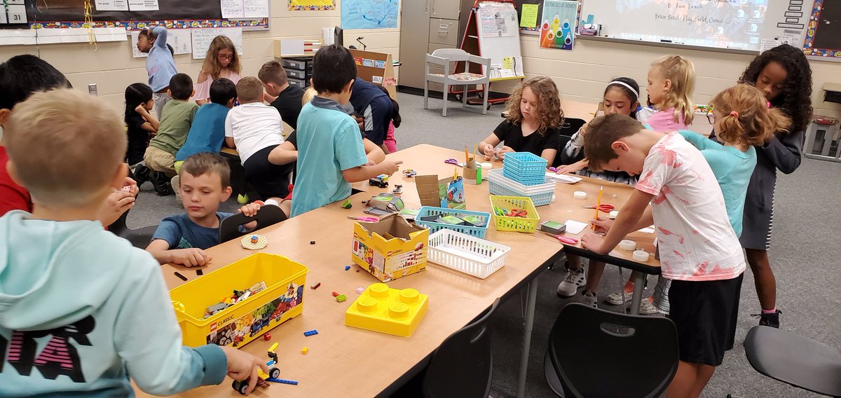 MrsRamsey_HWES's tweet photo. Brain Boost: Free Choice Friday! What a fun way to start our learning today! #SchoolFamily #theDublinDifference #wegrowthinkers https://t.co/bO4mTDA4Xj