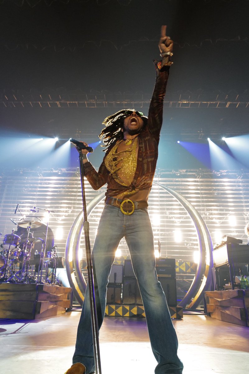 LennyKravitz's tweet photo. Massive vibes last night in Philadelphia #raisevibrationtour2019 https://t.co/rd7DbfRsGv