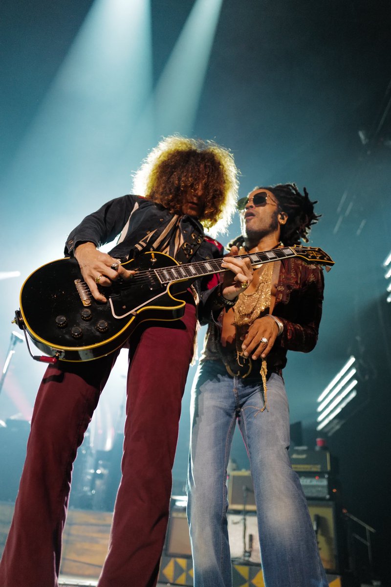 LennyKravitz's tweet photo. Massive vibes last night in Philadelphia #raisevibrationtour2019 https://t.co/rd7DbfRsGv
