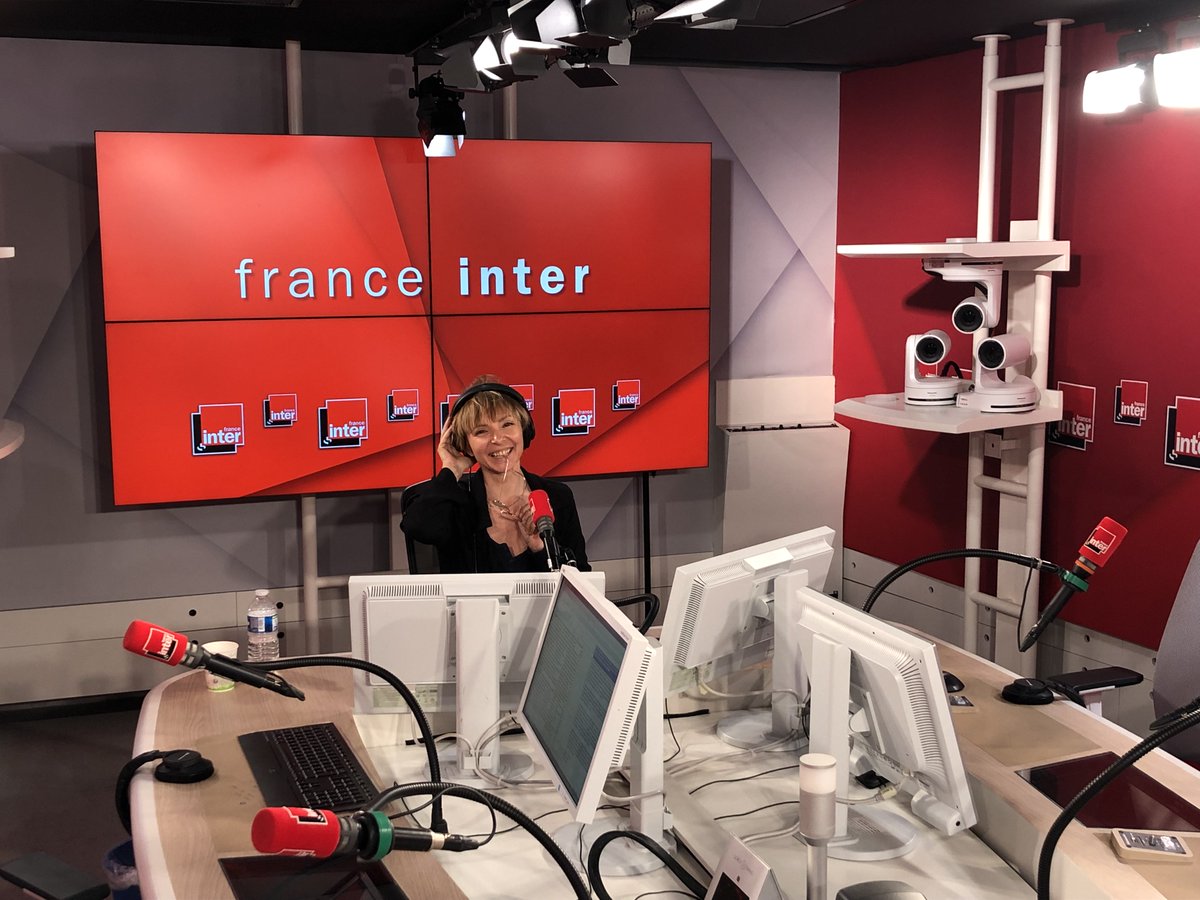 BPlatines's tweet photo. Si vous le désirez, vous pouvez écrire sous ce post un petit mot (gentil) à propos de Mélanie ou de l'émission ou de ce que vous voulez tant que c'est chouette :-)
C'est une suggestion de Mélanie, vous savez désormais comment lui faire plaisir : à vous de jouer ! https://t.co/3YiD9yQkg1