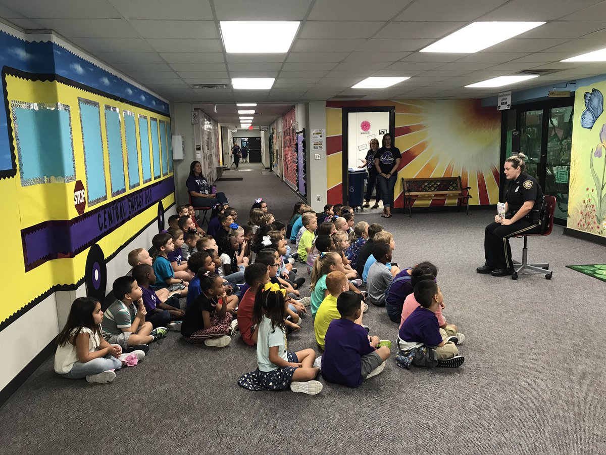 standardkatie's tweet photo. Officer Stevenson reading First Grade a story @Michell04561701 @ShellyM41219198  #CelebratingCentral #EmpoweringWildcats https://t.co/NkGlYugw0q