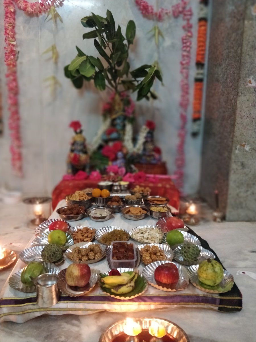 jiva_athma's tweet photo. Happy Birthday Krishna🥰🥳
#KrishnaJayanthi #Krishna #janmashtami2019 #Janmashtami #JaiShriKrishna #bestbirthdayoftheyear #somuchfood #foodgasm #poojafunction #love #foodismyreligion 
Thanks for the yummy treats😘 https://t.co/nkBrBsAjlf
