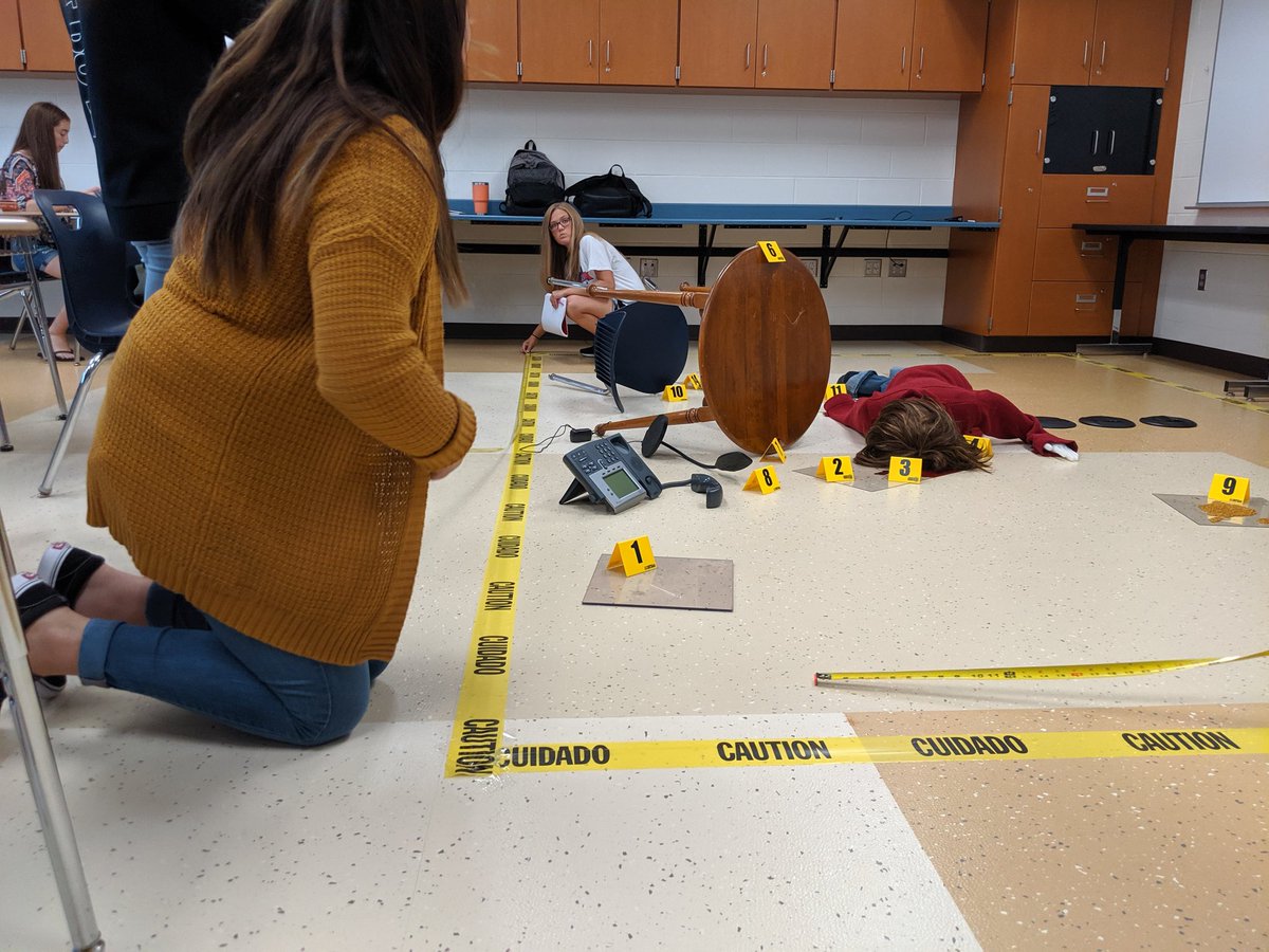ChadinEducation's tweet photo. Full on Crime Scene Investigation this morning at @EdgewoodCougs High School. Lots of activity, questions, and theories on the death of Ms. Garcia. Appreciate Mrs. Erb and Mrs. Clemmons setting up this real world event. @ButlerTech @EHS_Biomed @PLTWorg https://t.co/Md0ncIc0x0