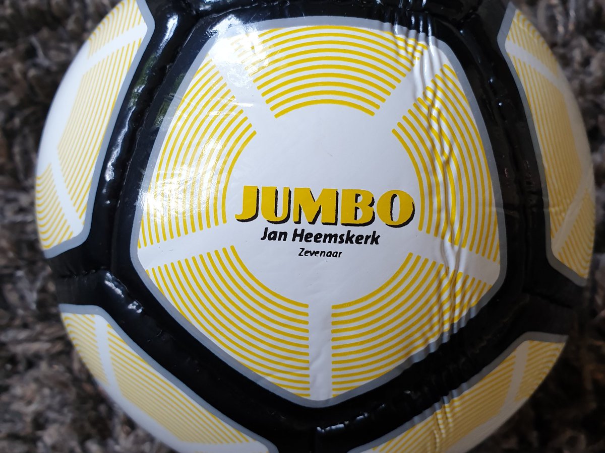 Yes! Morgen is weer de <a href="/svDCS/">sv DCS</a> Spelinstuif voor alle 7aarse kids van 3-10 jaar oud. Van 10.00-12.00 uur kun je GRATIS kennis komen maken met voetbal bij DCS. Dus zien we jou om 9.55 op Sportpark Hengelder? Krijg jij deze mooie bal van ons, mogelijk gemaakt door Jumbo Heemskerk!