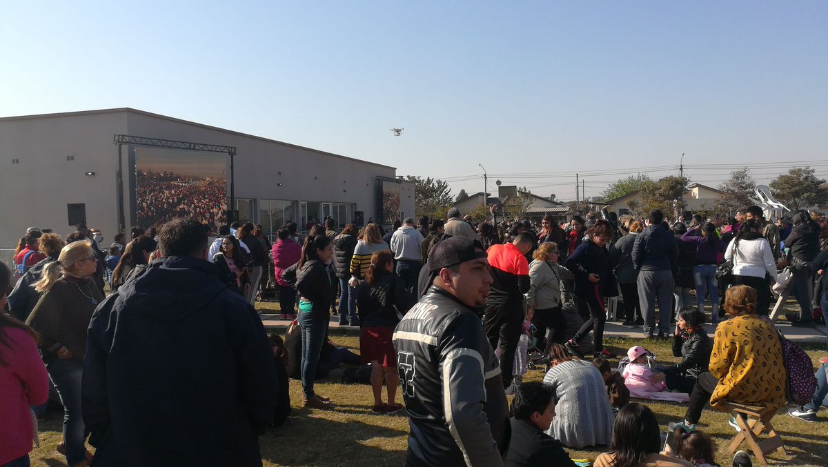 EnterateTuc's tweet photo. Se sortean 166 viviendas en el Barrio Lomas de Tafí en #TafiViejo 17000 inscriptos en el predio esperando la suerte de la casa propia.
@javier_noguera
@JuanManzurOK 
#Tucuman https://t.co/VIWkekfZkT