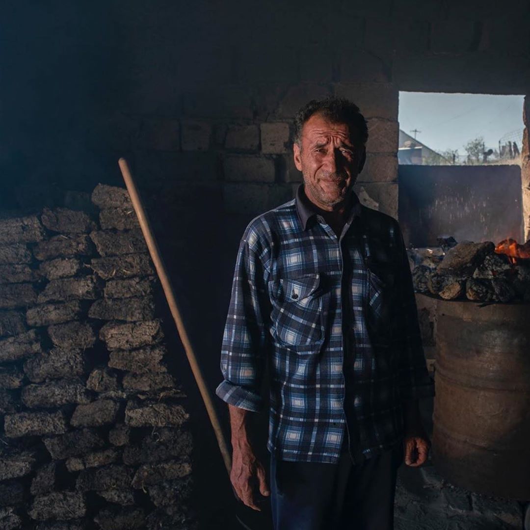 Aram Shaboyan est un maître artisan du village de Sarnaghbyur, dans la province de Shirak en #Arménie. Les étudiants de #TUMOYerevan ont filmé la tradition ancestrale menée par Aram dans un lab avec @marieketring. Restez connectés pour leurs résultats.