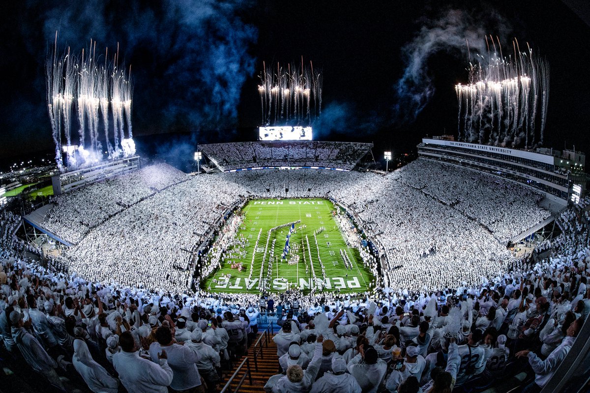 PennStateFball's tweet photo. Dear Class of 2023,

Welcome to your new home in Happy Valley, we think you're going to 💙 it here! 

Sincerely,
Penn State Football

#WeAre https://t.co/KOqjXhiKBH