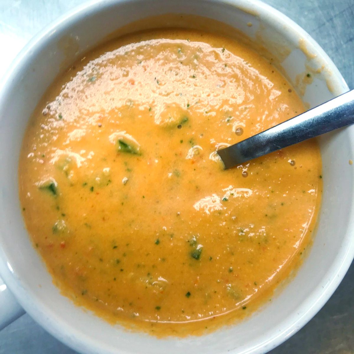 FarmFreshRI's tweet photo. Hot weather soup—#Tomato #Gazpacho featuring #BigTrainFarm tomato, #FoggyNotionFarm cucumber, #WardsBerryFarm jalapeño, #MaggiesFarm smoked chilies... & #HarvestKitchen secrets!
M-F, 8am-3pm #2BayleySt #Pawtucket
#LocalFoodCafe #LocalFood #LocalFarms #FarmFresh #NonprofitCafe https://t.co/IoPgjZFVVz