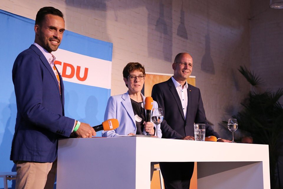 Gestern Abend war ich zu Gast bei der <a href="/CDU_Bernau/">CDU Bernau</a> und ihrem Vorsitzenden <a href="/DanielSauer73/">Daniel Sauer</a>, welcher die Vorsitzende der <a href="/CDU/">CDU Deutschlands</a> Deutschlands und Bundesministerin für Verteidigung <a href="/akk/">A. Kramp-Karrenbauer</a> zur #Podiumsdiskussion eingeladen hatte. Gute Themen und tolle Stimmung in #Bernau. #LTWBB19