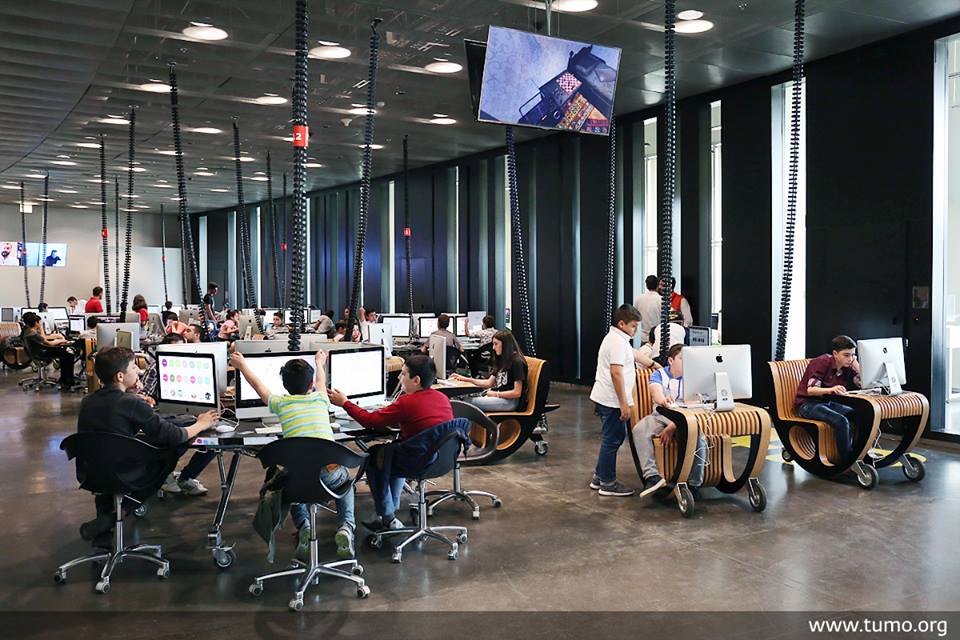 Heureux de voir nos étudiants reprendre le travail avec cette salle comble. Vous nous avez manqué ! #TUMO