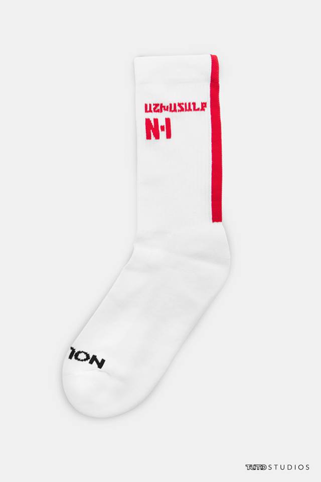 Vous aussi vous avez un monstre des chaussettes dans votre machine à laver ? Complétez votre stock avec une paire de la ligne de vêtements et accessoires N-1 d'inspiration soviétique de TUMO Studios : tumostudios.com/product/white-…