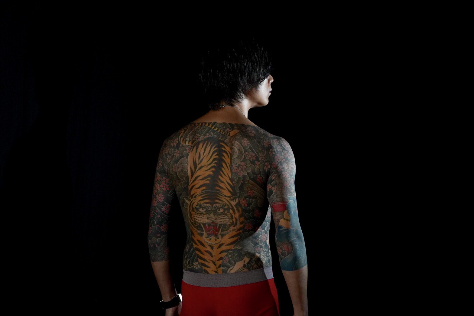 HOST-TV.COM on X: 🔷全身刺青ホスト『MILLION』 RASTA☆千秋さんに密着✨  No.１を獲り続ける、ホスト歴7年のベテラン。 なぜ、全身に刺青を入れようと思ったのか？ 世間の刺青に対する偏見は…？ 強面の彼が語る“ホスト”と“刺青”  その全貌は…。 放送をお楽しみに ...