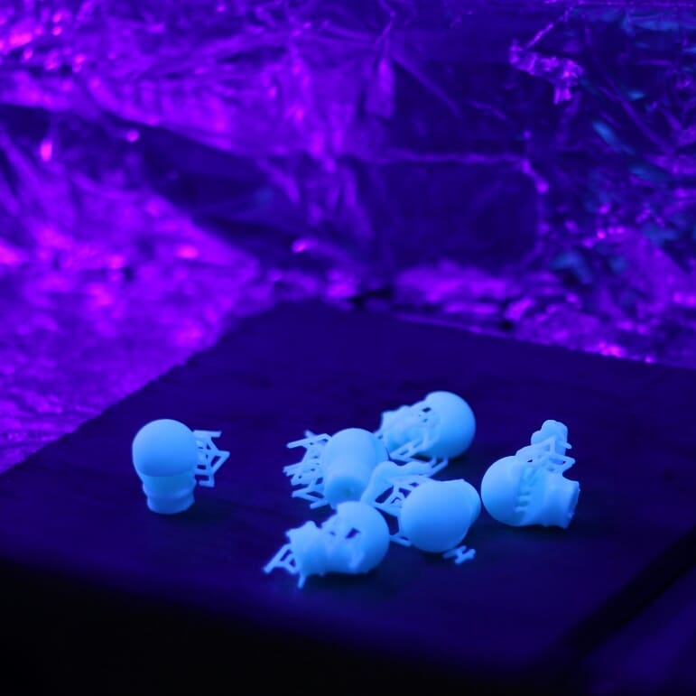 Our UV curing station uses ultraviolet light to dry and bond 3D printed parts quickly and efficiently...and it looks cool too!
#3dprintshop #curing #uvcuring #ultraviolet #polymerization #3dprint #glowinthedark #silverlining #uv #drying #bristolbusiness #stokescroft