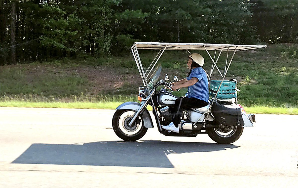 BobKarpDR's tweet photo. Saw this while driving down I-40 in Raleigh. With the brutal NC heat, this guy's got it all figured out 👍 #VisitRaleigh #TriangleLife https://t.co/jgrYPYsd4c