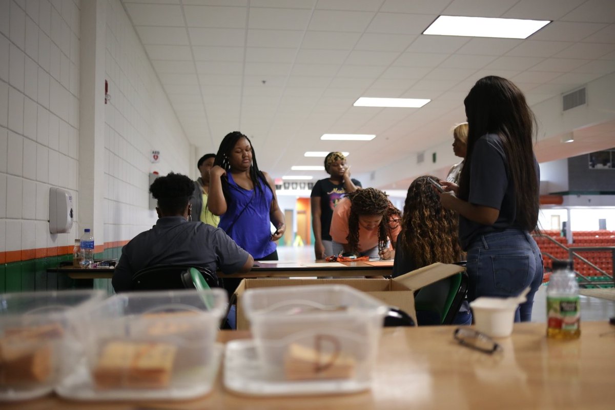 FAMUHousing1887's tweet photo. Second day of Move-In is starting with nothing but smiles. #WelcomeHome19 https://t.co/azHCULepmG