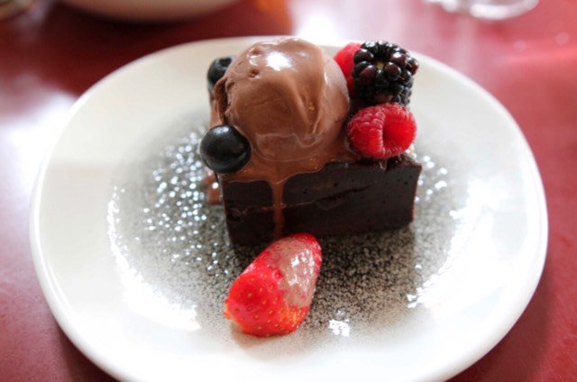 Anyone else dribbling over this??? 
#thechelseapig #desserts #brownie