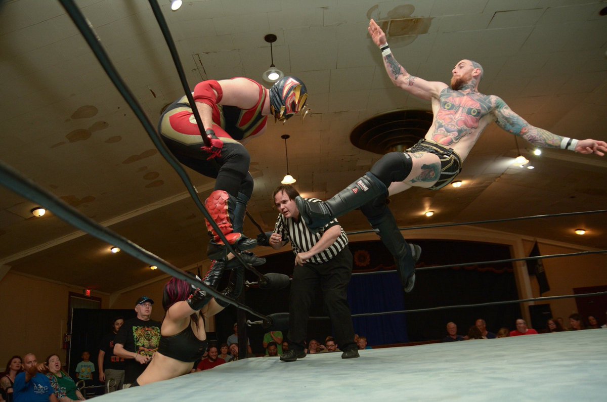 Blaxstrom1's tweet photo. Sellersville madness. #tattooedtortureexpert #teamadams #excellence #chikara #blaxstrom #hermitcrab #epw πΈ: @celrena https://t.co/MZyBi8Dwkg
