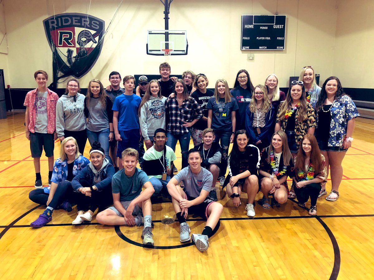 Sports_RHS's tweet photo. A GREAT turnout for our first FCA meeting of the new school year! #FaithFoodFun https://t.co/7xKp8LBYtd