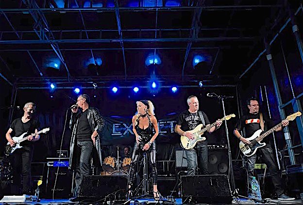 PresseLib's tweet image. 🎤🎶 [#Concert]
Le groupe hendayais "#ExoSet" se produira le dimanche 25 août place Louis XIV. Un grand moment de partage et de rock en perspective, à ne surtout pas manquer. #Culture #Rock #PaysBasque
➡️ bit.ly/2ZpNPix