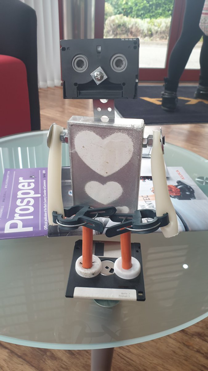 BOMlab's tweet photo. Team #BOMLab had an amazing visit to @KUKA_UK today! We played w/ real #robots! #summercamp2019 #tech https://t.co/3FB3mhbP6N