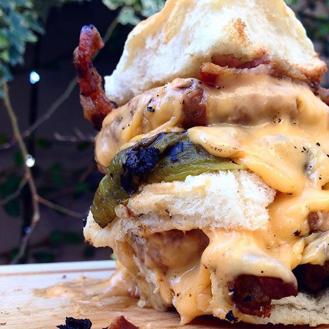 ihatchchile's tweet photo. Throwback to what started a crazy journey!! Hatch Chile Cheesy Bacon Burger on FLEEK ๐ฅ-- with @5280meat (Ground Pork and Bacon) | @MelissasProduce (#HatchChiles) | @KingsHawaiian (Rolls) | @oozefest + @Foodbeast (Inspiration). ๐๐ผ #hatchmatch #youโฆ https://t.co/eJn1xwhcr6 https://t.co/j5jF2qiQDd