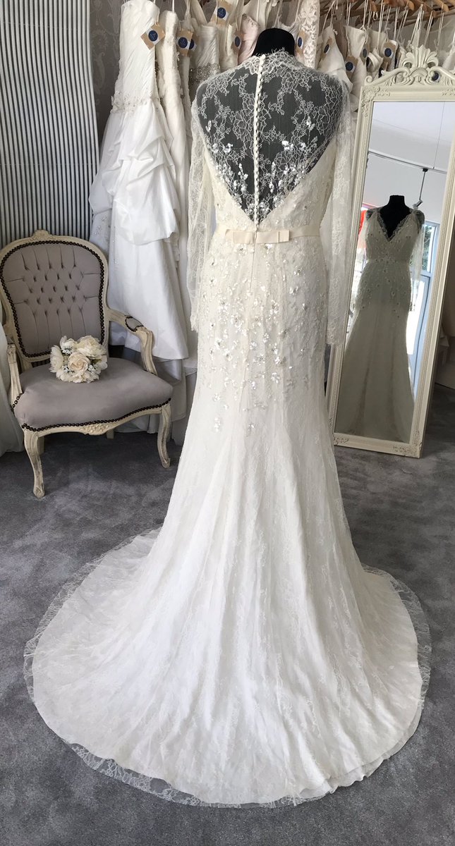 BridalRelovedM's tweet photo. New in!  Stunning French lace over silk A line dress by Jenny Packham with gorgeous lace sleeves
Size 10
Was £4400
Now £2200
#bridalrelovedmaldon #maldon #essex #bridalreloved #frenchlace #silk #jennypackham #illusionback #lacesleeves #alinedress #buttons #sayyestothedress https://t.co/maEAevlrWJ