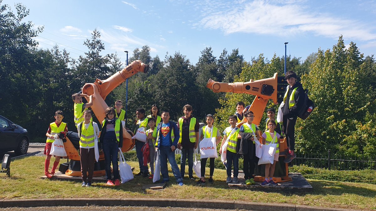BOMlab's tweet photo. Team #BOMLab had an amazing visit to @KUKA_UK today! We played w/ real #robots! #summercamp2019 #tech https://t.co/3FB3mhbP6N