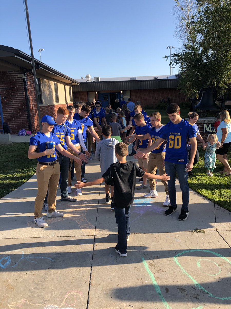 The football team greeted elementary students as they showed up on the first day of school! It’s pretty special for students in PK-12th grade to all be in the same building.

#BlueDevilforLife
#GoBlueDevils