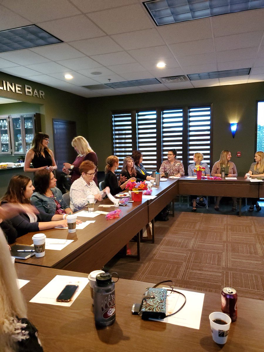 It's a full house at our quarterly CORE Women event! Lifestyle designer, Rhonda Brinkman is here talking about how to make happiness happen.