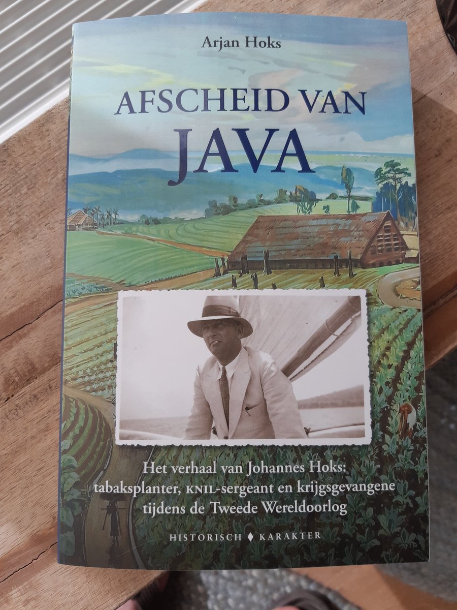 Heel bijzonder. Net het boek gekocht van mijn fijne collega <a href="/arjanhoks/">arjanhoks</a>. Gewoon in de boekhandel in Gorredijk <a href="/Planteynboeken/">Planteyn boeken</a>! Nu lekker lezen.