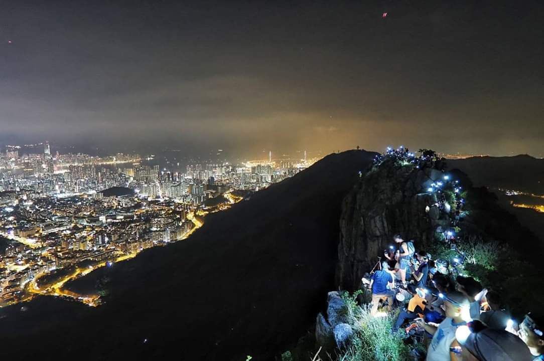 frogsinhere's tweet photo. We will never surrender. 
We Are The Light of The Lion Rock.

#TheHongKongWay #823HKWay #BalticWay30 #HandsAcrossHK https://t.co/FGFA11b7E6