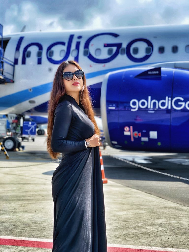 Nehhaamalik's tweet photo. Super excited to meet all my Indore Fans ♥️😍😍 :
#indore #event #clubappearance #travelling #travelgram #modelsnight #clubevents #eventtime #afterhoursclubandlounge #merakibynikkis #airportoutfit #airportstyle #airportfashion #airportlook #travelphotography #airportphotography https://t.co/PeAEWVpMPt