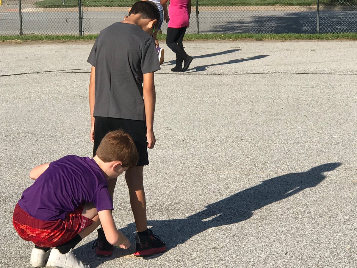 samsonhillside5's tweet image. “Shadow shifting” in Science (Part I) #EarthandSun ⁦@FOSSscience⁩ ⁦@hillside_tigers⁩