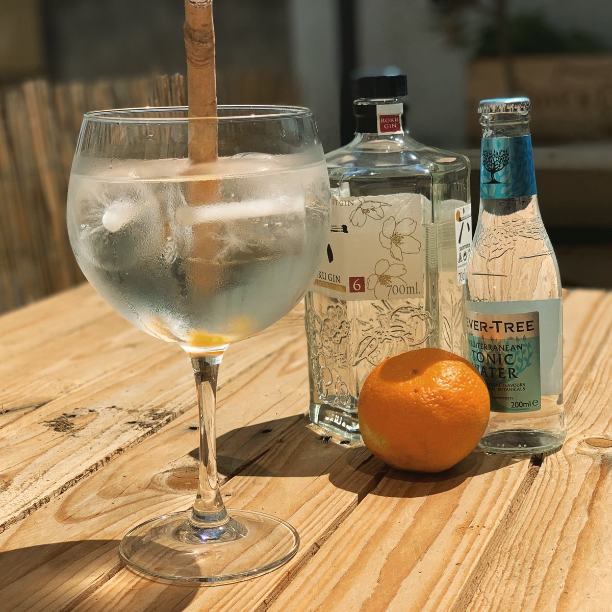 TheGinConnect's tweet photo. Cinnamon &amp; Orange Gin Tonic 😋 All you need is ice, craft gin, tonic water, an orange, cinnamon stick 🍸

#gin #ginstagram #ginoclock #mixology #gintonic #ginandtonic #gintonic #gintonica #startup #cocktail #fiesta #party #lifestyle #barcelona #bcn #timeoutbcn #expatlife #watch https://t.co/4jHHtVej8n