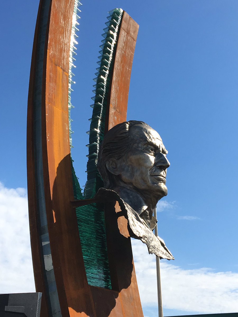 alianzauy's tweet photo. Ahora / @jorgewlarranaga en la inauguración del monumento al líder nacionalista Wilson Ferreira Aldunate. https://t.co/3tYLq8JeTu