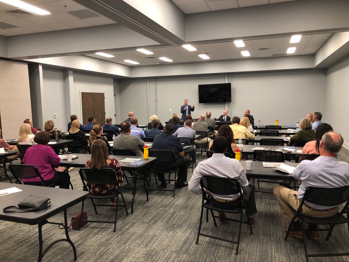 hall_daron's tweet photo. Pittsburg Deputy City Manager Jay Byers moderating for Pittsburg Block 22 developer Matt Burton and Mike Morse with Kansas Commercial as they present to the 2019 Leadership Kansas class in downtown PIttsburg about downtown development. https://t.co/pVGPmLSAff