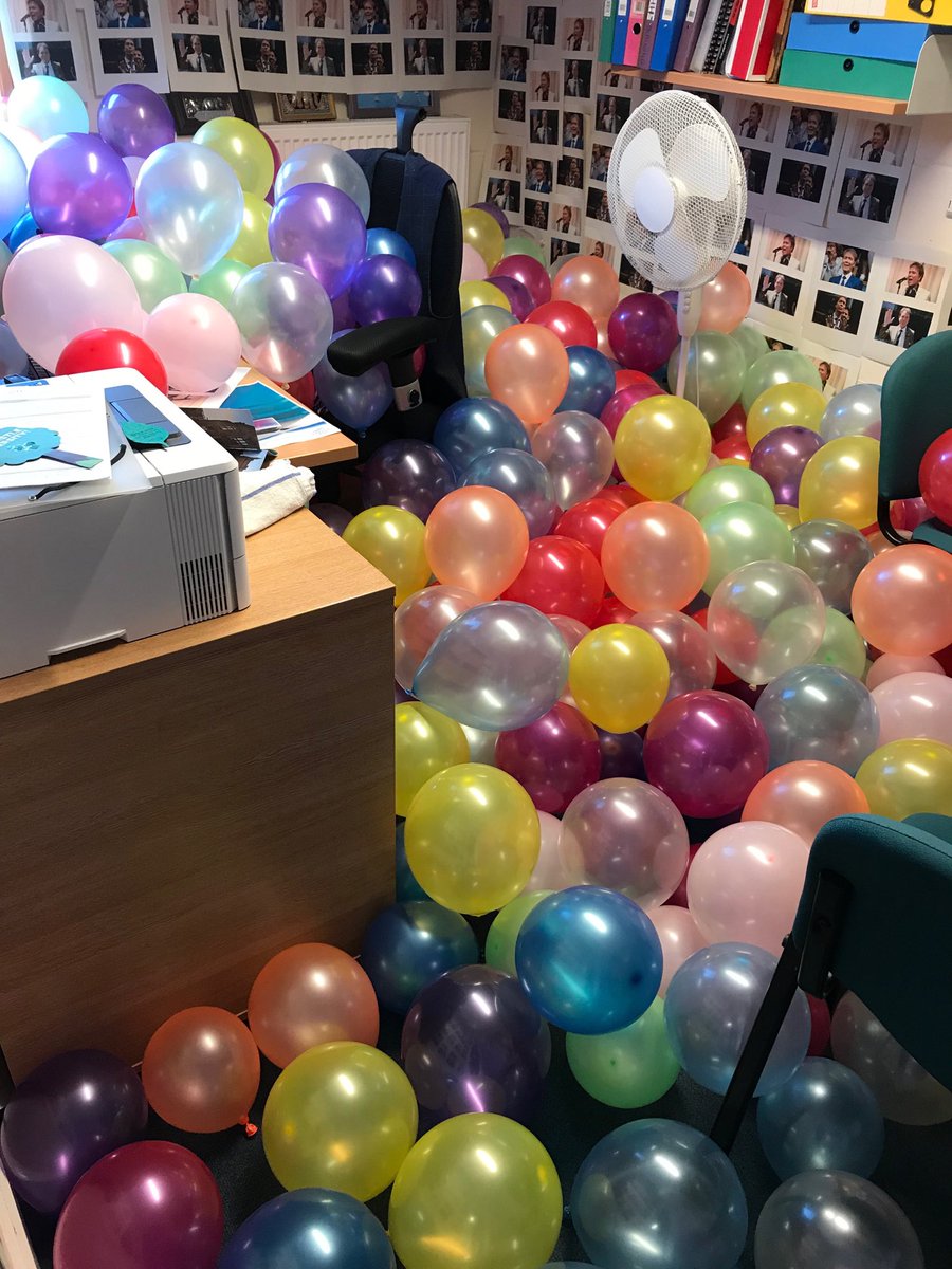 PhilipBerners's tweet image. The Sept 17 classes of events management and hotel management @EdgeHotelSchool @Uni_of_Essex left their mark today. Good luck out there 🤓🍀👏🏻☀️☀️☀️