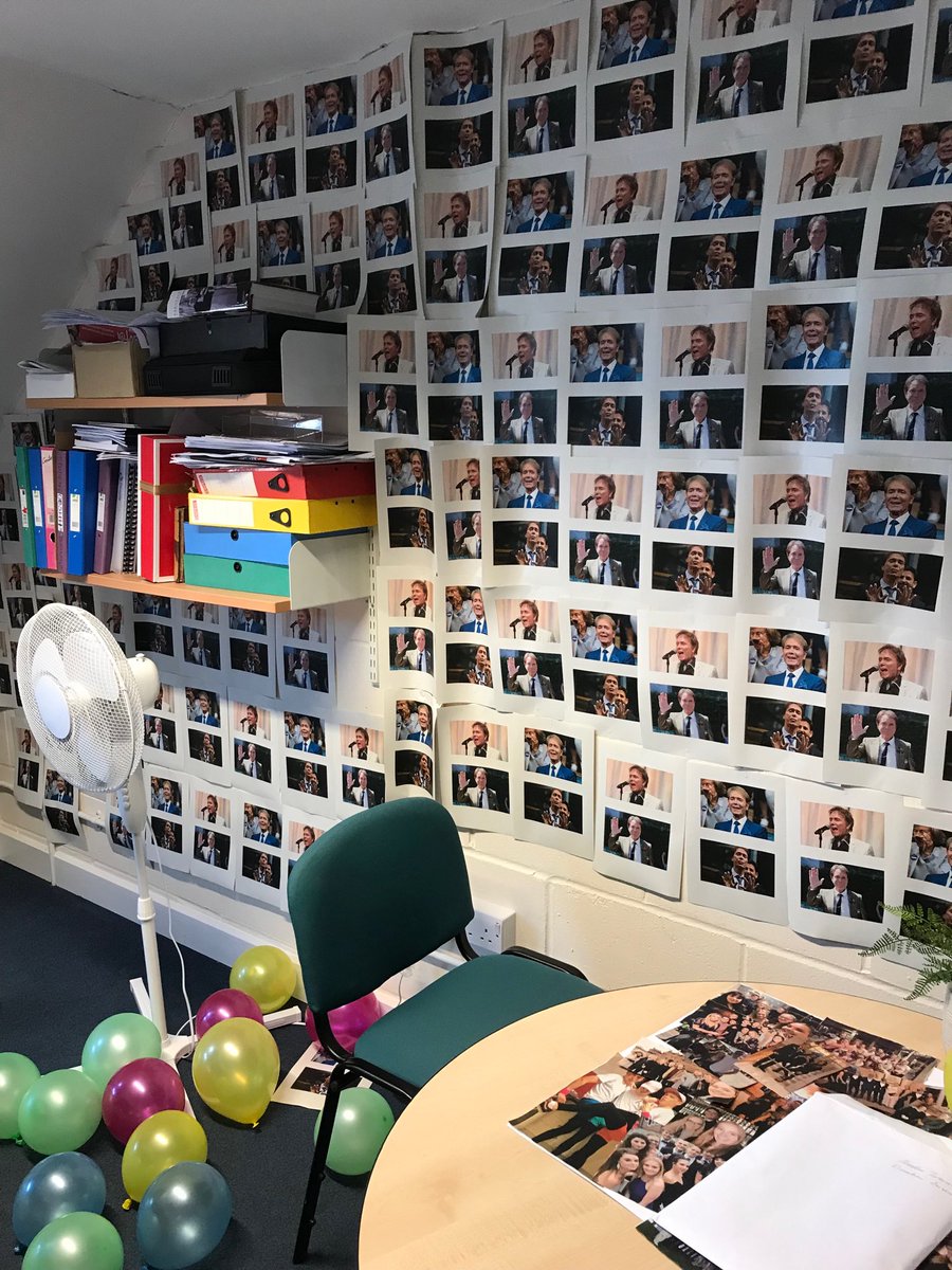 PhilipBerners's tweet image. The Sept 17 classes of events management and hotel management @EdgeHotelSchool @Uni_of_Essex left their mark today. Good luck out there 🤓🍀👏🏻☀️☀️☀️