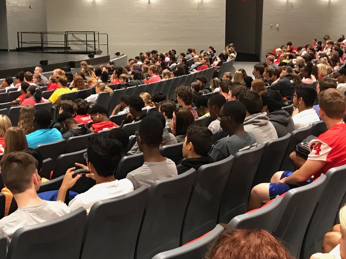 GreatChatsby's tweet photo. JHS 1st official meeting of the Class of 2021 with Student Council, Class Officers, and Academy Ambassadors showcasing their leadership skills⭐️⁦@JHSRedDevils⁩ ⁦@GCCSchools⁩ ⁦⁦@AmbassadorsJhs⁩ ⁦@StudentsJHS⁩ ⁦⁦@AcademiesofGC⁩ https://t.co/IhJ4T19Far