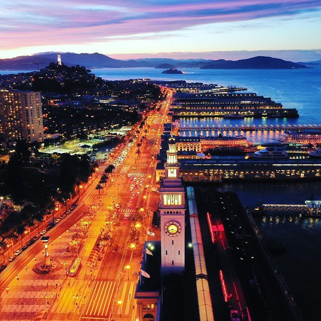 ObieVIP's tweet image. Ariel Drone view of San Francisco Embarcadero at dusk. #SF #SanFrancisco #coittower #alcatraz #city #lights #obievip_sf #obievip_skyline #obievip ift.tt/2Mzanvn