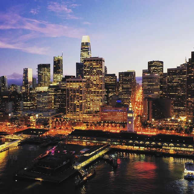 ObieVIP's tweet image. Ariel Drone view of downtown San Francisco at dusk. #SF #SanFrancisco #embarcadero #CA #california #Obievip #obievip_sf #obievip_skyline #drone #dronephotography #droneporn #obievip_drone #sfferrybuilding #lights #citylights ift.tt/2L3wXJB